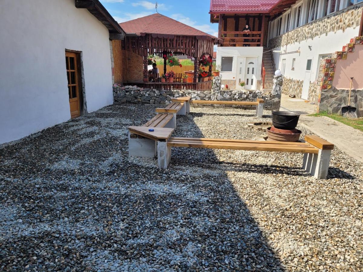 Casa Luca Hotel Simbata de Sus Exterior photo