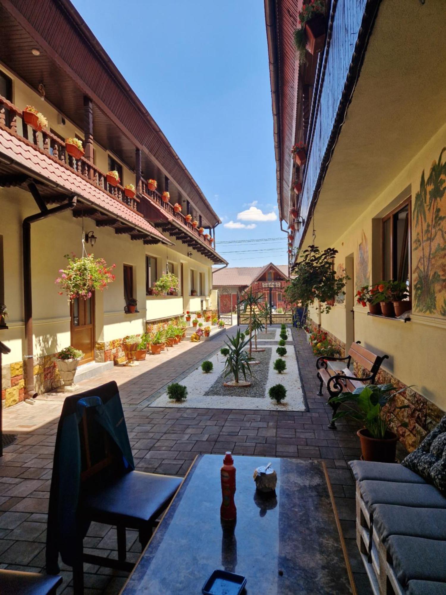 Casa Luca Hotel Simbata de Sus Exterior photo